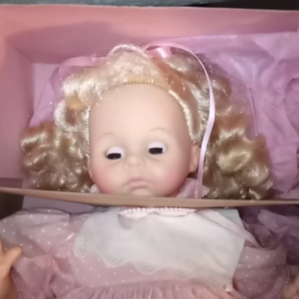 Vintage NEW Madame Alexander Pussycat Doll Blonde w/ Blue Eyes Box & Hang tags